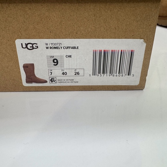 UGG Romely Cuffable Boots - Picture 4 of 5